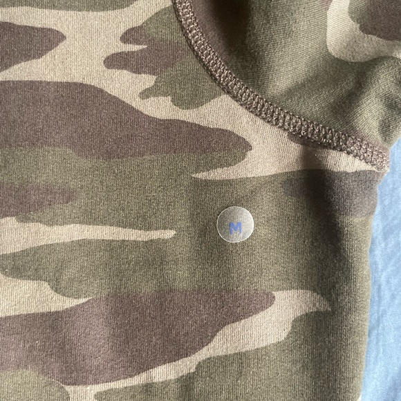 American Eagle Outfitters - Picture 3 of 3